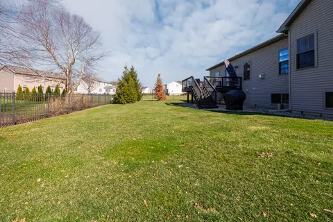Exterior - 2709 Piney Run, Bloomington, IL 61705 photo 6 of 10
