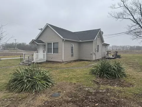 319 Missouri St, Atwood, IL 61913