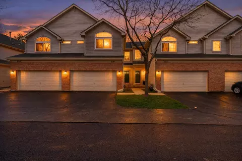 204 Southwicke Dr, Streamwood, IL 60107