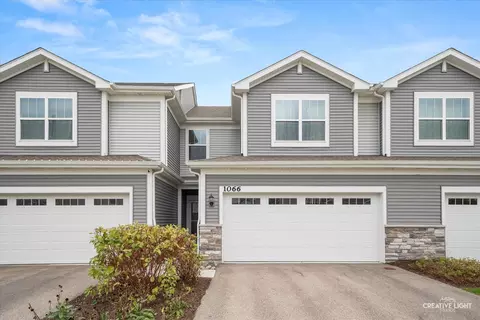 1066 Moraine Dr, South Elgin, IL 60177