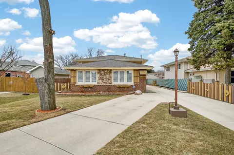 10532 S 80th Ct, Palos Hills, IL 60465