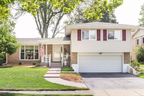731 Hawthorne Cir, Lombard, IL 60148