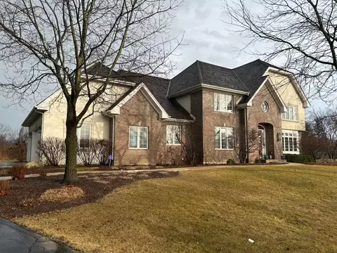5225 W River Bend Dr, Libertyville, IL 60048