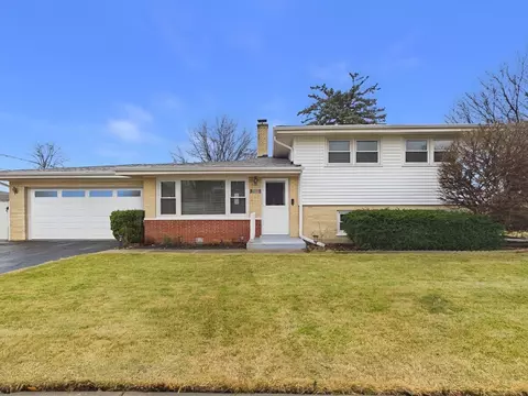 1605 E Frederick St, Arlington Heights, IL 60004