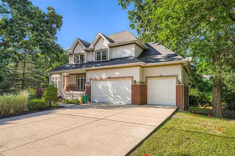 6441 Blackhawk Trl, Indian Head Park, IL 60525