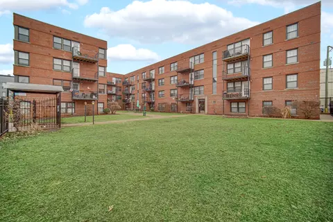 5230 N Campbell Ave #1A, Chicago, IL 60625