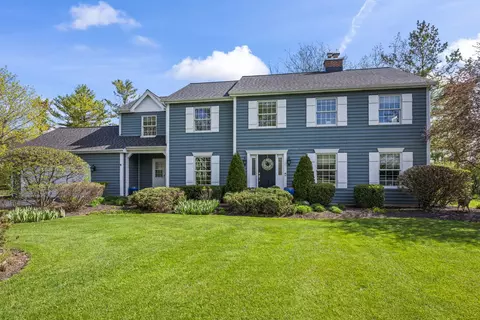12 Thornfield Ln, Hawthorn Woods, IL 60047