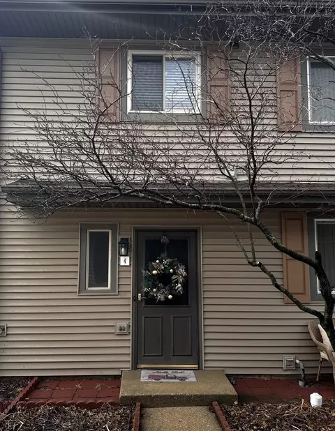2 S739 Winchester Cir #4, Warrenville, IL 60555