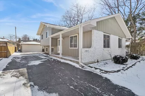 3 S691 Melcher Ave, Warrenville, IL 60555