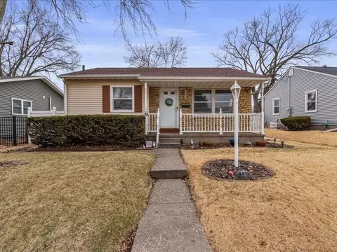 2538 Bellevue Ave, Bettendorf, IA 52722