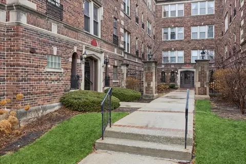65 E Harris Ave #2A, La Grange, IL 60525