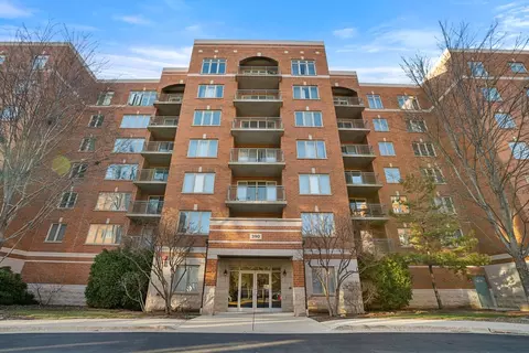 390 S Western Ave #502, Des Plaines, IL 60016