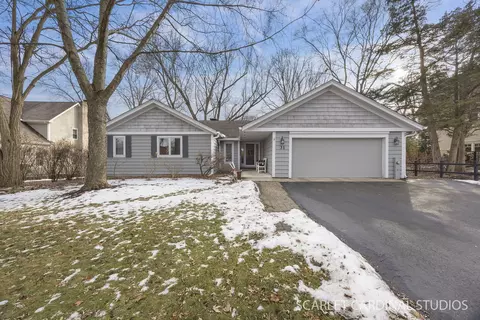 31 Roosevelt St, Saint Charles, IL 60174