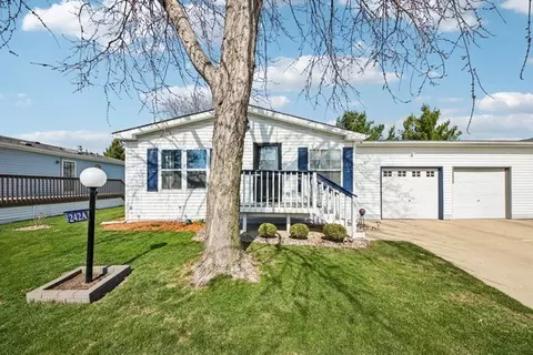 242 Meadowlark Ln #A, Sandwich, IL 60548