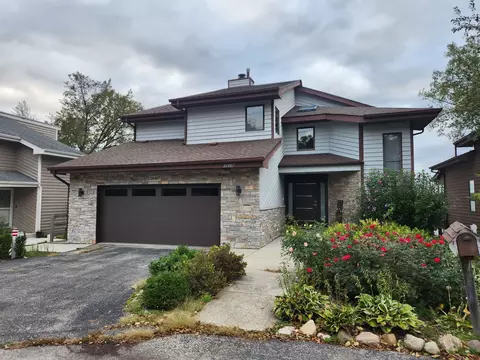 26487 N Il Route 83 Rte, Mundelein, IL 60060