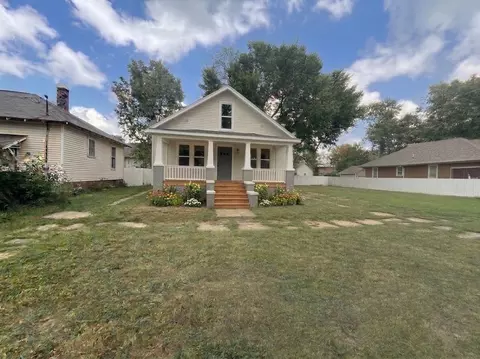 Exterior - 2516 Pine Ave, Mattoon, IL 61938 photo 2 of 8