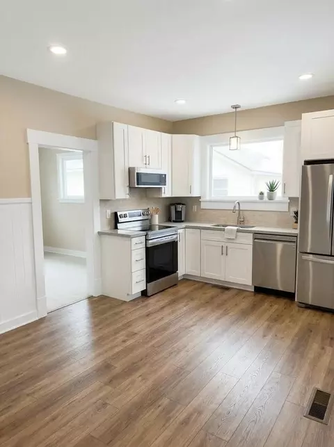 Kitchen - 2516 Pine Ave, Mattoon, IL 61938 photo 2 of 3