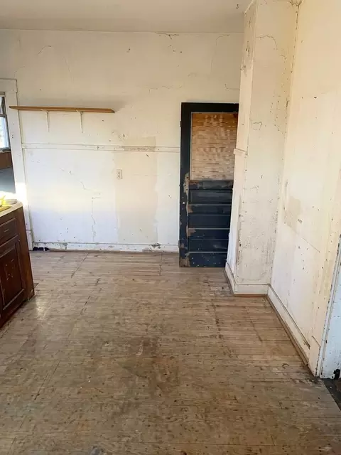 Kitchen - 2516 Pine Ave, Mattoon, IL 61938 photo 3 of 3