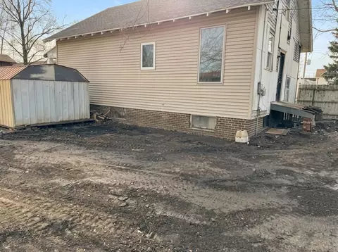 Exterior - 2516 Pine Ave, Mattoon, IL 61938 photo 3 of 4