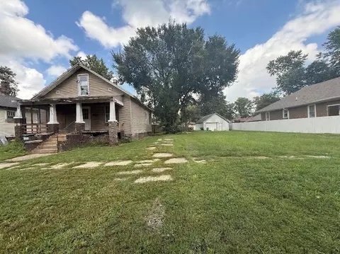 Exterior - 2516 Pine Ave, Mattoon, IL 61938 photo 3 of 8