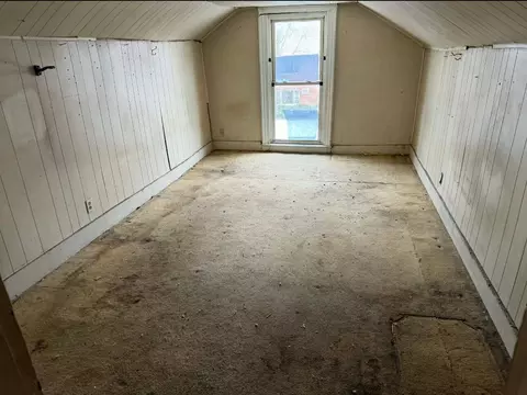 Bedroom - 2516 Pine Ave, Mattoon, IL 61938 photo 4 of 5