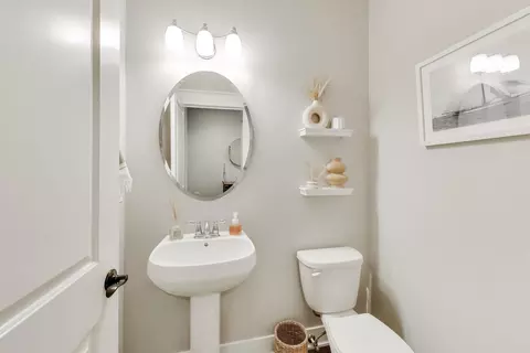 Bath - 613 Bourbon Ct, Naperville, IL 60565 photo 1 of 5