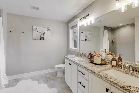 Bath - 613 Bourbon Ct, Naperville, IL 60565 photo 2 of 5