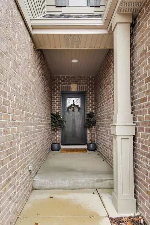 Exterior - 613 Bourbon Ct, Naperville, IL 60565 photo 2 of 4