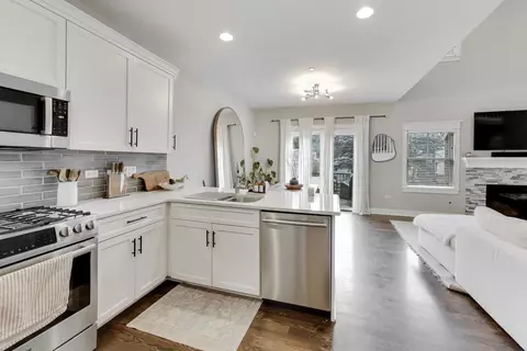 Kitchen - 613 Bourbon Ct, Naperville, IL 60565 photo 2 of 3