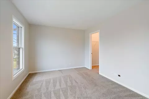Bedroom - 1294 Hunters Rdg E, Hoffman Estates, IL 60192 photo 2 of 4