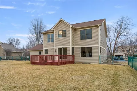Exterior - 1294 Hunters Rdg E, Hoffman Estates, IL 60192 photo 5 of 6