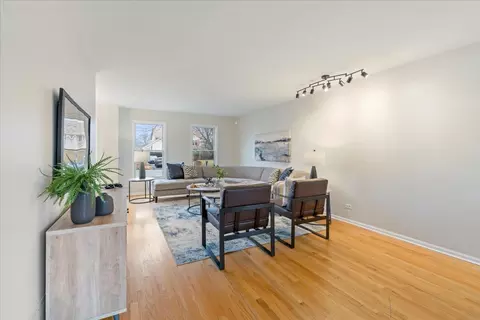 Living - 1294 Hunters Rdg E, Hoffman Estates, IL 60192 photo 3 of 3