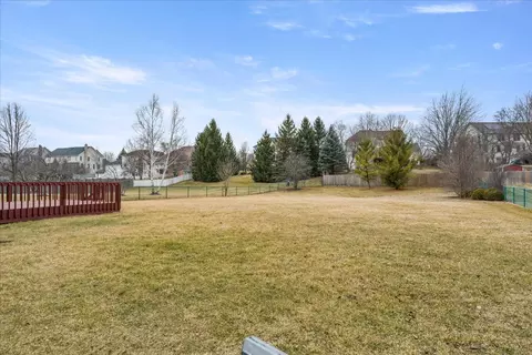 Exterior - 1294 Hunters Rdg E, Hoffman Estates, IL 60192 photo 4 of 6