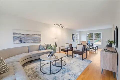 Living - 1294 Hunters Rdg E, Hoffman Estates, IL 60192 photo 1 of 3
