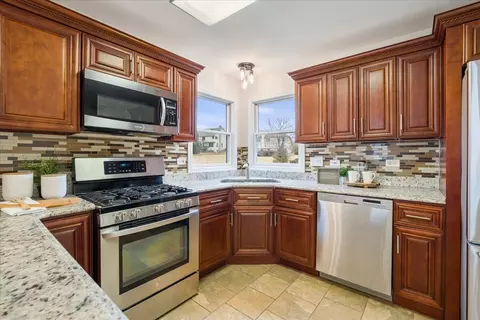 Kitchen - 1294 Hunters Rdg E, Hoffman Estates, IL 60192 photo 1 of 3