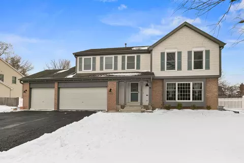 Exterior - 325 Stonegate Rd, Algonquin, IL 60102 photo 2 of 5