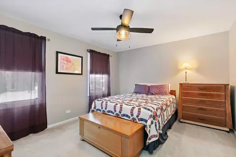 Bedroom - 325 Stonegate Rd, Algonquin, IL 60102 photo 2 of 5