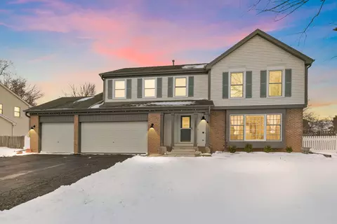 325 Stonegate Rd, Algonquin, IL 60102