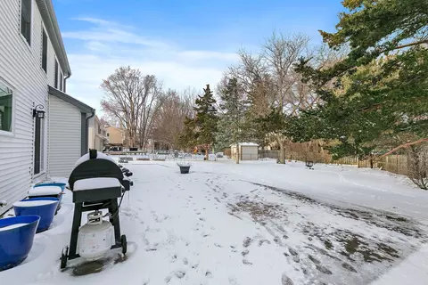 Exterior - 325 Stonegate Rd, Algonquin, IL 60102 photo 5 of 5