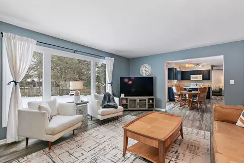 Living - 325 Stonegate Rd, Algonquin, IL 60102 photo 4 of 4
