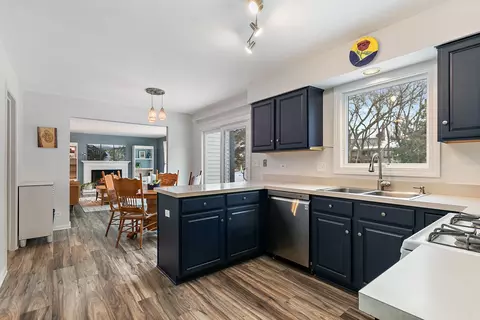Kitchen - 325 Stonegate Rd, Algonquin, IL 60102 photo 1 of 2