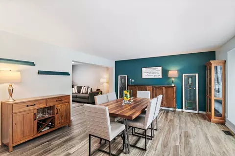Dining - 325 Stonegate Rd, Algonquin, IL 60102 photo 2 of 3