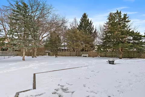 Exterior - 325 Stonegate Rd, Algonquin, IL 60102 photo 3 of 5