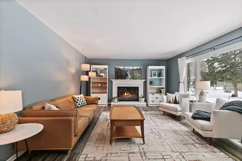 Living - 325 Stonegate Rd, Algonquin, IL 60102 photo 3 of 4