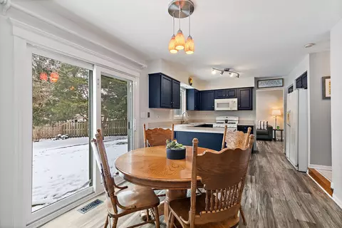 Dining - 325 Stonegate Rd, Algonquin, IL 60102 photo 3 of 3