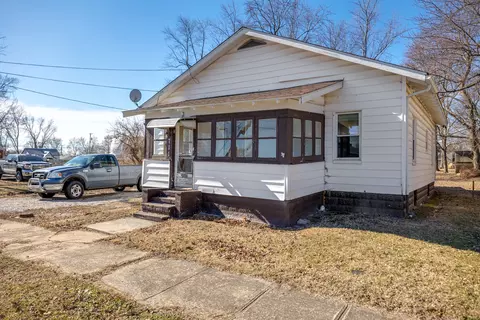711 S Franklin St, Litchfield, IL 62056