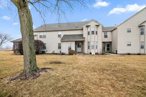104 Chesterfield Ct #1, Bourbonnais, IL 60914