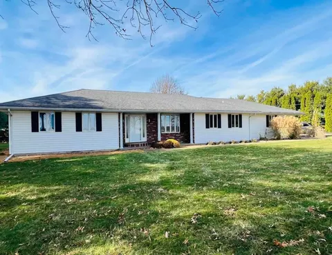 17830 E 1600th St, Bushnell, IL 61422