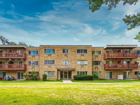 728 Dempster St #207, Mount Prospect, IL 60056