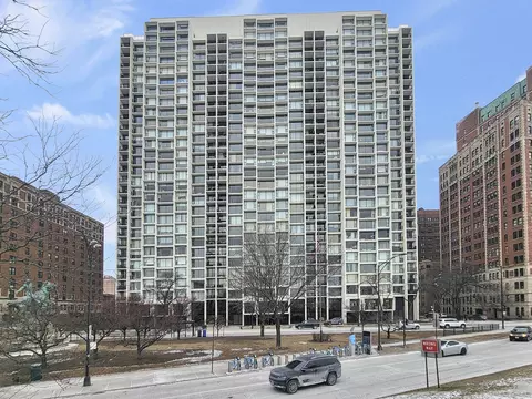3200 N Lake Shore Dr #307, Chicago, IL 60657